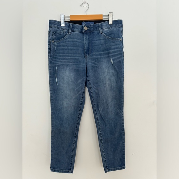 Democracy Denim - Democracy Jeans Light Wash Distressed Skinny Crops